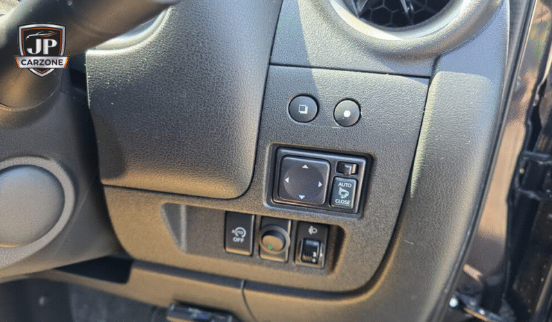 
								2013 Nissan Micra full									