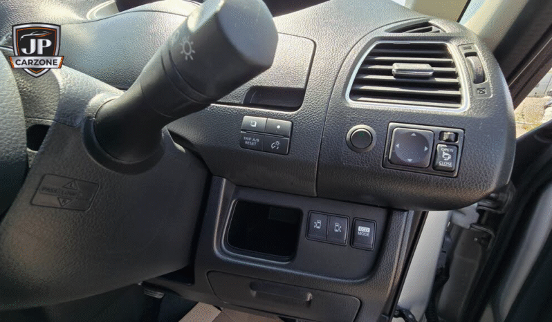 
								2013 Nissan Serena full									