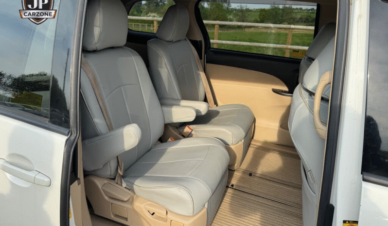 
								2013 Toyota Estima 2.4 Aeras full									