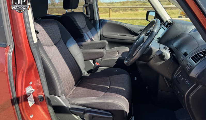 
								2014 Nissan Serena 2.0 Highway Star full									